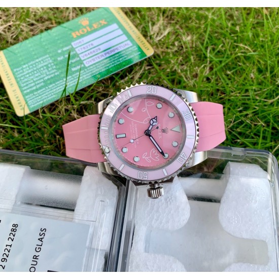 火爆款劳力士-ROLEX‼️粉水鬼限量版粉色小猪佩奇款 进口机芯 316L精钢表壳 蓝宝石玻璃镜面 直径38mm厚10mm 该款腕表备受女性喜爱,在不同的场合映耀着她们各自的独特个性与迷人风华 火爆款劳力士-ROLEX‼️粉水鬼限量版粉色小猪佩奇款 进口机芯 316L精钢表壳 蓝宝石玻璃镜面 直径38mm厚10mm 该款腕表备受女性喜爱,在不同的场合映耀着她们各自的独特个性与迷人风华