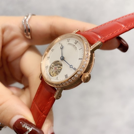 2019首推女表⚠️宝玑-Breguet 流金岁月系列搭配陀飞轮机械机芯，蓝宝石玻璃镜面，表壳直径约32mm10mm高贵优雅  尽显女王风范