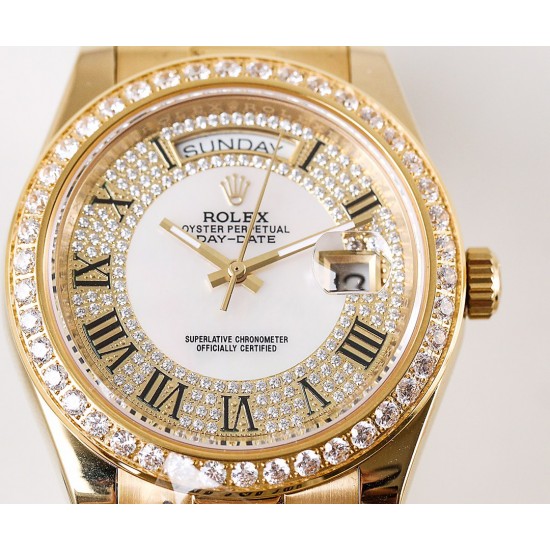 PK精品 原版复刻 劳力士Rolex星期日历型系列全自动机械男表腕表18K金电镀镶钻腕表,采用进口南非水晶钻,人工镶嵌四爪稳固永不掉钻、尺寸41mm,厚度11毫米,原装进口机芯、性能稳定零返修,蓝宝石玻璃镜面,蓝宝石镜面6⃣️字位logo标志✅请认准品质✅316L精钢材质.做工精致.质量保证! PK精品 原版复刻 劳力士Rolex星期日历型系列全自动机械男表腕表18K金电镀镶钻腕表,采用进口南非水晶钻,人工镶嵌四爪稳固永不掉钻、尺寸41mm,厚度11毫米,原装进口机芯、性能稳定零返修,蓝宝石玻璃镜面,蓝宝石镜面6⃣️字位logo标志✅请认准品质✅316L精钢材质.做工精致.质量保证!