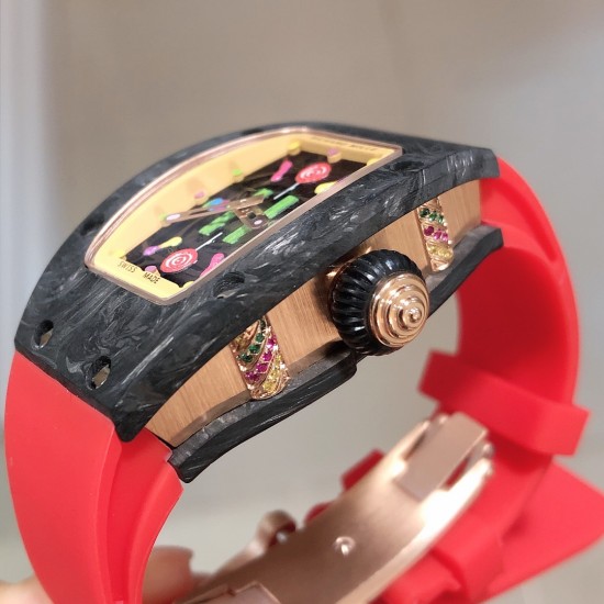 实拍 最新理查珐琅棉花糖理查德米勒 RichardMille 珐琅棉花糖 最新爆款 bon bon系列最稀有的作品!克服传统工艺打破模式!钟表最受尊敬的技术之一。不是所有人的嫁妆,棉花糖运动曲线和颜色,它们是诱人的。有了理查德米勒,实现了把棉花糖戴在你的手腕上!白色陶瓷加上黄粉绿搪瓷表盘,RM-07柔和的颜色创造了一个组合...甜蜜!糖果店的一次旅行,一个让人难以置信的艺术品。你会戴上它吗? 实拍 最新理查珐琅棉花糖理查德米勒 RichardMille 珐琅棉花糖 最新爆款 bon bon系列最稀有的作品!克服传统工艺打破模式!钟表最受尊敬的技术之一。不是所有人的嫁妆,棉花糖运动曲线和颜色,它们是诱人的。有了理查德米勒,实现了把棉花糖戴在你的手腕上!白色陶瓷加上黄粉绿搪瓷表盘,RM-07柔和的颜色创造了一个组合...甜蜜!糖果店的一次旅行,一个让人难以置信的艺术品。你会戴上它吗?