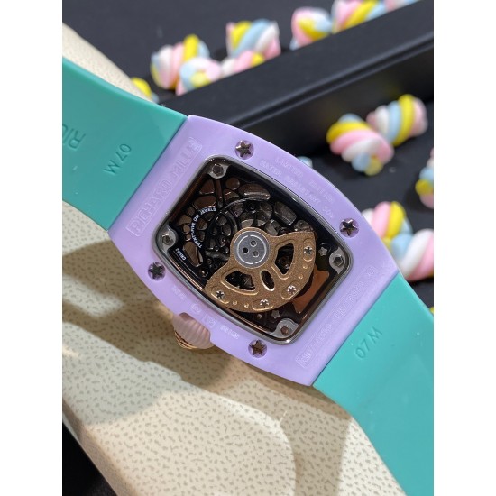 实拍 理查德米勒 RichardMille 糖果棉花糖 最新爆款 bon bon系列最稀有的作品!克服传统工艺打破模式!钟表最受尊敬的技术之一。不是所有人的嫁妆,棉花糖运动曲线和颜色,它们是诱人的。有了理查德米勒,实现了把棉花糖戴在你的手腕上!白色陶瓷加上黄粉绿搪瓷表盘,RM-07柔和的颜色创造了一个组合...甜蜜!糖果店的一次旅行,一个让人难以置信的艺术品。你会戴上它吗? 实拍 理查德米勒 RichardMille 糖果棉花糖 最新爆款 bon bon系列最稀有的作品!克服传统工艺打破模式!钟表最受尊敬的技术之一。不是所有人的嫁妆,棉花糖运动曲线和颜色,它们是诱人的。有了理查德米勒,实现了把棉花糖戴在你的手腕上!白色陶瓷加上黄粉绿搪瓷表盘,RM-07柔和的颜色创造了一个组合...甜蜜!糖果店的一次旅行,一个让人难以置信的艺术品。你会戴上它吗?