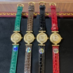 鳄鱼皮新品发布 奢华版满天星镶钻表盘卡地亚小旋风must de小金表vintage中古断货王，性价比高闭眼入。神仙颜值美绝trinity，小孩子才做选择，成年人都是all in![色]表径24mm，超薄厚度5.8mm，搭载瑞士石英机芯，罗马刻度奶油盘，简洁大两针，后镶天然美钻搭配鳄鱼皮表带更奢华超级闪。可仙可盐可甜，精致优雅上手绝美。时尚是一个经典的轮回～说不定今年的复古风，你就是走得最驾轻就熟的一个。推荐指数：⭐⭐⭐⭐⭐
