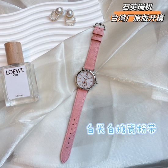 ✨✨IWC万国柏涛菲诺女表 ——昼夜与星辰✨✨,一昼一夜一更替!♥️♥️♥️日月为你转动,把星辰赠予你❤️❤️❤️昼夜显示腕表具有的象征意义,代表着时间的流逝和自然的更迭,日月星辰随时间变化,如太阳随着一天的日出逐渐升起,月亮和星星轮流出现在表盘中,展现腕表的精致和优雅所带有的浪漫色彩,让我们感受到时间的魅力和自然的力量!腕表精致简约,风格百搭,34mm的尺寸更显利落别致,精致美观,也更适合女神的纤细手腕佩戴!内部搭载石英瑞士机芯,蓝宝石玻璃,表带搭配快拆系统! ✨✨IWC万国柏涛菲诺女表 ——昼夜与星辰✨✨,一昼一夜一更替!♥️♥️♥️日月为你转动,把星辰赠予你❤️❤️❤️昼夜显示腕表具有的象征意义,代表着时间的流逝和自然的更迭,日月星辰随时间变化,如太阳随着一天的日出逐渐升起,月亮和星星轮流出现在表盘中,展现腕表的精致和优雅所带有的浪漫色彩,让我们感受到时间的魅力和自然的力量!腕表精致简约,风格百搭,34mm的尺寸更显利落别致,精致美观,也更适合女神的纤细手腕佩戴!内部搭载石英瑞士机芯,蓝宝石玻璃,表带搭配快拆系统!