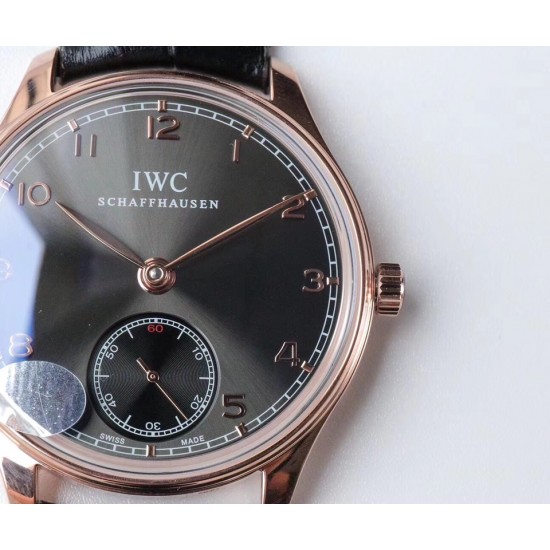 IWC 万国(葡萄牙系列)V3版 IW545408型腕表,简称“琼斯之剑”。正品开模,干练整洁,专为男士打造的腕表。锅盖蓝宝石玻璃,手动上弦的滴答声,背透镶嵌的红宝石,来回摆动的游丝走线,纯粹的机械之美,都让每个狂热的机械爱好者深深着迷!表盘尺寸:44毫米X10机芯类型:手动机㭜系列型号:98295动力储存:46小时表镜材质:兰宝石玻璃表带材质:意大利小牛皮表扣类型:针扣后盖表底:透底功能风格:6位小秒针,纯粹机械之美! IWC 万国(葡萄牙系列)V3版 IW545408型腕表,简称“琼斯之剑”。正品开模,干练整洁,专为男士打造的腕表。锅盖蓝宝石玻璃,手动上弦的滴答声,背透镶嵌的红宝石,来回摆动的游丝走线,纯粹的机械之美,都让每个狂热的机械爱好者深深着迷!表盘尺寸:44毫米X10机芯类型:手动机㭜系列型号:98295动力储存:46小时表镜材质:兰宝石玻璃表带材质:意大利小牛皮表扣类型:针扣后盖表底:透底功能风格:6位小秒针,纯粹机械之美!