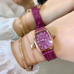 实拍 小红书强推 新色 FranckMuller 法兰克穆勒腕表是世界最知名的高级腕表品牌之一，也是无数男女明星的热捧之物。小酒桶型上手更潮，瑞士石英，表壳后盖桥形设计，贴手型 316上等精钢.尺寸26mm