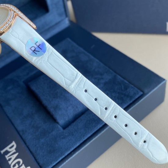 RF新款伯爵小号26mmLimelight Gala系列的女性钻石手表是绝对诱惑的标志,表盘独特的6与9的造型,混合艺术,设计和珠宝,他们赞扬充满活力和大胆女性气质。在伯爵的眼里,每一位演绎人生故事的女主角,都注定拥有出众魅力!别出心裁,不断进阶超越。尺寸:26mm 机芯:瑞士朗达机芯 玻璃:蓝宝石镜面 皮带:美洲鳄鱼皮 RF新款伯爵小号26mmLimelight Gala系列的女性钻石手表是绝对诱惑的标志,表盘独特的6与9的造型,混合艺术,设计和珠宝,他们赞扬充满活力和大胆女性气质。在伯爵的眼里,每一位演绎人生故事的女主角,都注定拥有出众魅力!别出心裁,不断进阶超越。尺寸:26mm 机芯:瑞士朗达机芯 玻璃:蓝宝石镜面 皮带:美洲鳄鱼皮