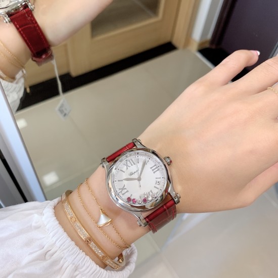 实拍 最新配色 特别款 最强副本萧邦CHOPARD快乐钻系列（原版开模）「中号36mm 」历时一年多研发终于面世，在蓝气球已经是女士标配的时代 萧邦快乐钻系列女表脱颖而出，成为时尚界追捧的一股潮流！此款不但能凸显出钻石的高贵而且更是「女神」最渴望拥有腕表之一 轻松出席各种场合不会出现「同款尴尬」【表带】标配美洲鳄鱼皮 【机芯】采用TOP级海鸥2892机芯，每颗机芯都经制表师的精调细选，确保带来稳定可靠的精准走时。绝世精品！图为36尺寸