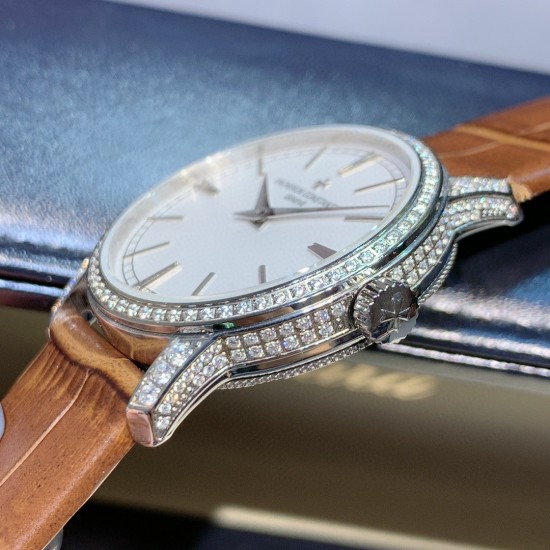 实拍2020年江诗丹顿传袭超薄系列-Vacheron Constantin 专为女神打造的,奢华时尚,采用进口316钢表壳,搭配原装进口9015机芯(0返修),天然蓝宝石玻璃镜面,直径33mm,超薄工艺7.8mm,超强防水30米,竹节纹进口小牛皮表带,一表一码。 实拍2020年江诗丹顿传袭超薄系列-Vacheron Constantin 专为女神打造的,奢华时尚,采用进口316钢表壳,搭配原装进口9015机芯(0返修),天然蓝宝石玻璃镜面,直径33mm,超薄工艺7.8mm,超强防水30米,竹节纹进口小牛皮表带,一表一码。