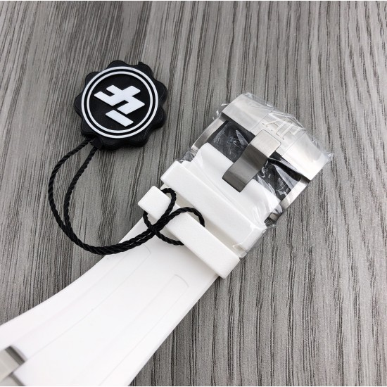 ZF AP 爱彼皇家橡树 离岸型 潜水腕表 A系列 经过多道工序的打磨和磨砂处理 A.P特有的八角型表圈表达出棱角分明的线条,表盘尺寸42mm 橡胶包覆层螺丝锁入式表冠可调旋转内表圈,搭载 9015改装原版Cal.3120机芯,性能稳定,超强夜光,即使在黑暗的环境也能掌握时间,采用舒适柔软的天然橡胶表带,使得腕表运动风十足! ZF 爱彼绝对神器,强烈推荐! ZF AP 爱彼皇家橡树 离岸型 潜水腕表 A系列 经过多道工序的打磨和磨砂处理 A.P特有的八角型表圈表达出棱角分明的线条,表盘尺寸42mm 橡胶包覆层螺丝锁入式表冠可调旋转内表圈,搭载 9015改装原版Cal.3120机芯,性能稳定,超强夜光,即使在黑暗的环境也能掌握时间,采用舒适柔软的天然橡胶表带,使得腕表运动风十足! ZF 爱彼绝对神器,强烈推荐!