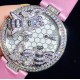 实拍 Cartier-卡地亚 创意宝石BESTIAIRE系列 HPI00480 珐琅 40毫米 石英机芯 女士腕表 黄金表盘 镶钻 半透明黄色内填珐琅 2只黄金蜜蜂装饰 镶嵌明亮式切割圆钻 黄色钻石及黑色珐琅条纹 4枚祖母绿蜂眼 这款腕表由尊贵超凡的金属雕琢而成 并衬以珍奇夺目的宝石 堪称高级珠宝中的真正典范 不仅如此 把一株繁茂的植物或者一只惊艳的动物设计成为表盘的造型 既给品牌创意增添了一丝神秘 又在作品中蕴藏了一份雅致 实拍 Cartier-卡地亚 创意宝石BESTIAIRE系列 HPI00480 珐琅 40毫米 石英机芯 女士腕表 黄金表盘 镶钻 半透明黄色内填珐琅 2只黄金蜜蜂装饰 镶嵌明亮式切割圆钻 黄色钻石及黑色珐琅条纹 4枚祖母绿蜂眼 这款腕表由尊贵超凡的金属雕琢而成 并衬以珍奇夺目的宝石 堪称高级珠宝中的真正典范 不仅如此 把一株繁茂的植物或者一只惊艳的动物设计成为表盘的造型 既给品牌创意增添了一丝神秘 又在作品中蕴藏了一份雅致