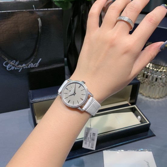 实拍2020年江诗丹顿传袭超薄系列-Vacheron Constantin 专为女神打造的,奢华时尚,采用进口316钢表壳,搭配原装进口9015机芯(0返修),天然蓝宝石玻璃镜面,直径33mm,超薄工艺7.8mm,超强防水30米,竹节纹进口小牛皮表带,一表一码。 实拍2020年江诗丹顿传袭超薄系列-Vacheron Constantin 专为女神打造的,奢华时尚,采用进口316钢表壳,搭配原装进口9015机芯(0返修),天然蓝宝石玻璃镜面,直径33mm,超薄工艺7.8mm,超强防水30米,竹节纹进口小牛皮表带,一表一码。
