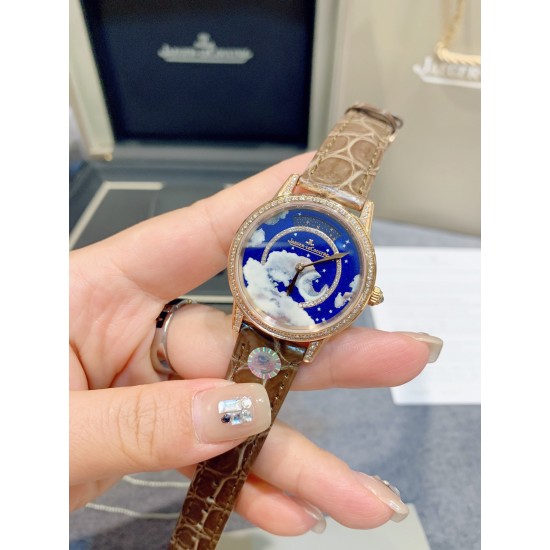 独家实拍,认准品质与细节女人的三大梦想之一,积家约会系列流星腕表 以珍稀工艺呈现变幻莫测的绚烂流星,蓝宝石玻璃,原装折叠扣!尺寸:33mm,厚10mm! 独家实拍,认准品质与细节女人的三大梦想之一,积家约会系列流星腕表 以珍稀工艺呈现变幻莫测的绚烂流星,蓝宝石玻璃,原装折叠扣!尺寸:33mm,厚10mm!