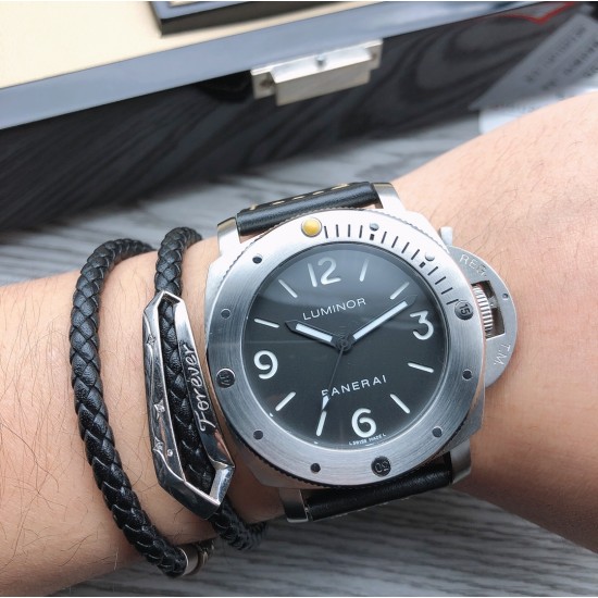 沛纳海--PANERAI 隆重登场 沛纳海一直深受男士喜欢 因为他具有独特风味 戴上手的的手感非常悦目 凸显出男士的魅力 采用全自动机械机芯 ,316精钢表壳,水晶蓝光玻璃镜面敖,手表尺寸44mm,进口小牛皮材质表带 沛纳海--PANERAI 隆重登场 沛纳海一直深受男士喜欢 因为他具有独特风味 戴上手的的手感非常悦目 凸显出男士的魅力 采用全自动机械机芯 ,316精钢表壳,水晶蓝光玻璃镜面敖,手表尺寸44mm,进口小牛皮材质表带