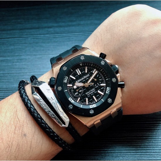 男款⌚️品牌:爱彼-AP皇家橡树 五针多功能男士石英腕表,高级蓝宝石镜面,全自动进口多功能计时跑秒石英机芯,走时稳定0时差 配备顶级316L精钢钢壳,原装天然橡胶表带,搭配原装扣 尺寸43mm,三杰精心推荐男士多功能计时跑秒石英腕表 SJ为你精心打造超真实实物图拍摄 让你超真实实物图体验 男款⌚️品牌:爱彼-AP皇家橡树 五针多功能男士石英腕表,高级蓝宝石镜面,全自动进口多功能计时跑秒石英机芯,走时稳定0时差 配备顶级316L精钢钢壳,原装天然橡胶表带,搭配原装扣 尺寸43mm,三杰精心推荐男士多功能计时跑秒石英腕表 SJ为你精心打造超真实实物图拍摄 让你超真实实物图体验