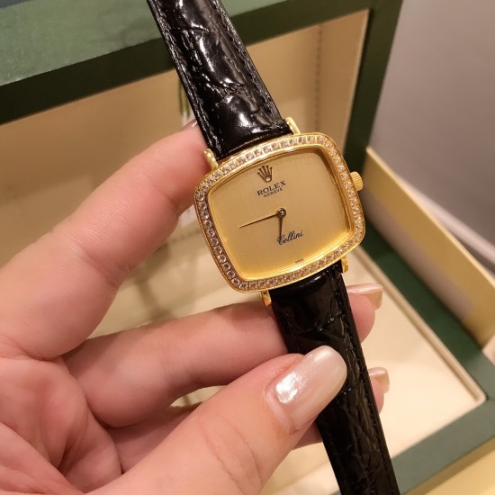最新劳力士Rolex采用知名经典的设计将它重新呈现,品牌的三方联名创造了一个独特的系列,同时满足了手表和街头爱好者的高要求。尺寸3228mm 进口意大利小牛皮带,腕间流年,诠释你的美,就是如此简单! 最新劳力士Rolex采用知名经典的设计将它重新呈现,品牌的三方联名创造了一个独特的系列,同时满足了手表和街头爱好者的高要求。尺寸3228mm 进口意大利小牛皮带,腕间流年,诠释你的美,就是如此简单!