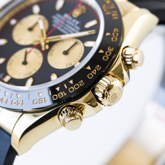 AR超神之作 ROLEX DAYTONA劳 力士迪通拿副本的十年精华， 并行代购版迪通拿，完美修正十年间所有副本的不足和缺陷，4130机芯，以及攻克机芯厚度，使壳身厚度首次达到与正品一致，并搭配正品代购包装物料，重新定义最高品质的迪通拿副本，真正的A级副本劳 力 士迪地拿[AR出品]