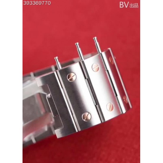 卡地亚新款山度士表壳:316材质表盘:镀银珠光经典罗马字表针:瑞士工艺烧制钢蓝玻璃:瑞士增透白膜/防弦/防手纹AF工艺处理表带:配备人体工力学SmartLink拆卸系统尺寸:38.8X47.5X9.08毫米表冠:多切面尖晶蓝宝石机芯:MIYOTA-9015(配原版1847MC自动锤) BV正品1:1开模,真正做到可同原版配件互换。防水深度10巴(约100米),并配备卡地亚实用两项发明“SmartLink”表链调节装置和“QuickSwitch”表带快速替换装置商品规格:默认规格 卡地亚新款山度士表壳:316材质表盘:镀银珠光经典罗马字表针:瑞士工艺烧制钢蓝玻璃:瑞士增透白膜/防弦/防手纹AF工艺处理表带:配备人体工力学SmartLink拆卸系统尺寸:38.8X47.5X9.08毫米表冠:多切面尖晶蓝宝石机芯:MIYOTA-9015(配原版1847MC自动锤) BV正品1:1开模,真正做到可同原版配件互换。防水深度10巴(约100米),并配备卡地亚实用两项发明“SmartLink”表链调节装置和“QuickSwitch”表带快速替换装置商品规格:默认规格