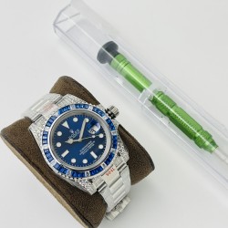 【VRS Factory2022墙裂推荐 市场最高版本】奢华大作，劳力士Rolex SUB潜航者后镶钻定制版！是奢华闪耀与永不退色的融合，更是经典潮流的不二之选！1⃣️【表壳】直径40MM。每一颗钻石/彩宝均来自奥地利（施华洛世奇原产地）经过严格的筛选，确保颜色，大小，火彩统一，专业珠宝镶嵌师精心镶嵌。2⃣️【表带】跟官网同步，904L蚝式钢完美还原坚固耐用的优良血统，效果可媲美原装。3⃣️【机芯】采用复刻界的机芯之王——搭配3135自动上旋机芯。VRS Factory匠心力作 敬请各路表友品鉴！