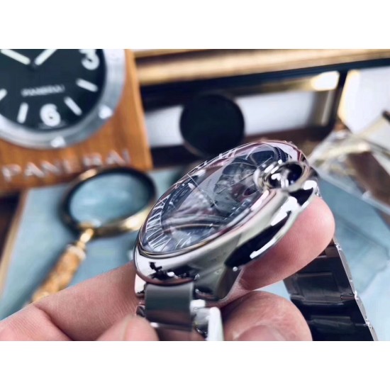 卡地亚 「 Cartier 」1:1复刻 凸面弧形表壳,扭索雕纹表盘,剑形指针,在卡地亚制表世界中,Ballon Bleu 蓝气球腕表以风格细腻,格调高雅著称。 卡地亚 「 Cartier 」1:1复刻 凸面弧形表壳,扭索雕纹表盘,剑形指针,在卡地亚制表世界中,Ballon Bleu 蓝气球腕表以风格细腻,格调高雅著称。