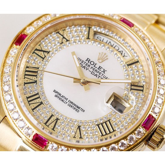 PK精品 原版复刻 劳力士Rolex星期日历型系列全自动机械男表腕表18K金电镀镶钻腕表,采用进口南非水晶钻,人工镶嵌四爪稳固永不掉钻、尺寸41mm,厚度11毫米,原装进口机芯、性能稳定零返修,蓝宝石玻璃镜面,蓝宝石镜面6⃣️字位logo标志✅请认准品质✅316L精钢材质.做工精致.质量保证! PK精品 原版复刻 劳力士Rolex星期日历型系列全自动机械男表腕表18K金电镀镶钻腕表,采用进口南非水晶钻,人工镶嵌四爪稳固永不掉钻、尺寸41mm,厚度11毫米,原装进口机芯、性能稳定零返修,蓝宝石玻璃镜面,蓝宝石镜面6⃣️字位logo标志✅请认准品质✅316L精钢材质.做工精致.质量保证!