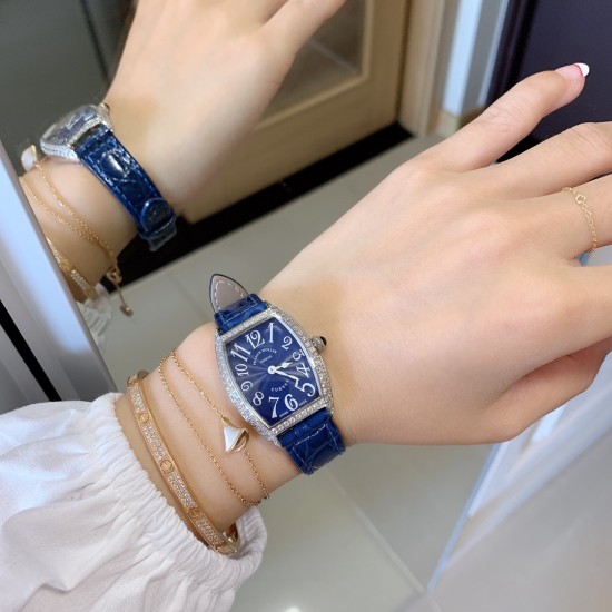 实拍 小红书强推 新色 FranckMuller 法兰克穆勒腕表是世界最知名的高级腕表品牌之一,也是无数男女明星的热捧之物。小酒桶型上手更潮,瑞士石英,表壳后盖桥形设计,贴手型 316上等精钢.26mm 实拍 小红书强推 新色 FranckMuller 法兰克穆勒腕表是世界最知名的高级腕表品牌之一,也是无数男女明星的热捧之物。小酒桶型上手更潮,瑞士石英,表壳后盖桥形设计,贴手型 316上等精钢.26mm
