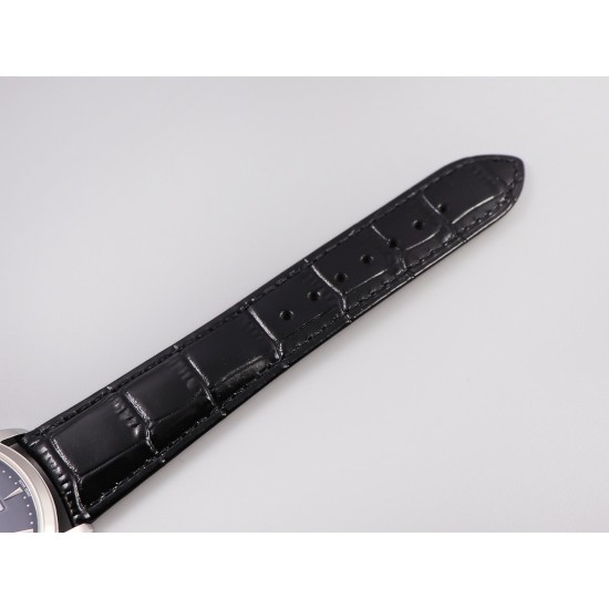 TW出品 积家超薄大师Q1288420系列腕表尺寸: 40mm x 8.0mm 316L精钢 蓝宝石镜面 牛皮表带 折叠扣 防水30米。机芯: 日本9015机芯改Cal.896机芯。TW工厂耗时长达十八个月 积家大师系列 终于出货 原版正品开模 TW不求速度力求把握好每一个细节 阴阳子母指针完全吻合原版设计(一半拉沙一半抛光) 圈口 中壳 底盖三件套同步原装版型 还原正品气质 字面金属放射纹路质感十足 蓝宝石玻璃通透叫板正品 TW出品必属精品,因为用心,所以专业(实力拍,实拍无P图) TW出品 积家超薄大师Q1288420系列腕表尺寸: 40mm x 8.0mm 316L精钢 蓝宝石镜面 牛皮表带 折叠扣 防水30米。机芯: 日本9015机芯改Cal.896机芯。TW工厂耗时长达十八个月 积家大师系列 终于出货 原版正品开模 TW不求速度力求把握好每一个细节 阴阳子母指针完全吻合原版设计(一半拉沙一半抛光) 圈口 中壳 底盖三件套同步原装版型 还原正品气质 字面金属放射纹路质感十足 蓝宝石玻璃通透叫板正品 TW出品必属精品,因为用心,所以专业(实力拍,实拍无P图)