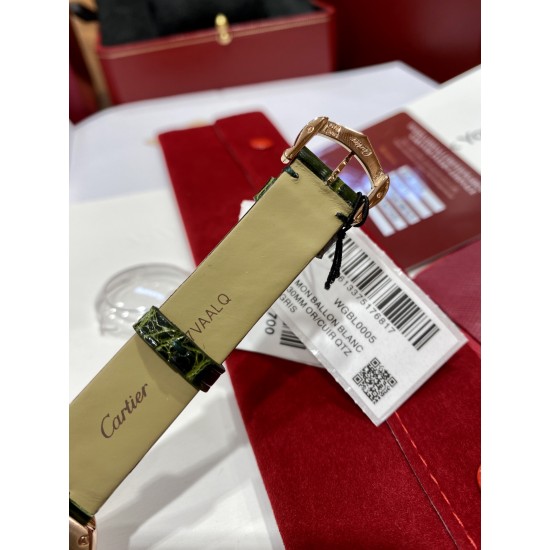 最新配色“牛油果绿” 卡地亚新款白气球系列,44颗小钻 18k金电镀 蓝宝石水晶玻璃镜面 绿色鳄鱼皮表带更衬玫瑰金的光泽,精致耐看,表盘尺寸30,不大不小的尺寸,适合大部分美女,剑形镀金指针 4点钟位置镶嵌施华洛世奇明亮式切割圆钻 支持专柜对比,送礼首选,非人为损坏免费保修。 最新配色“牛油果绿” 卡地亚新款白气球系列,44颗小钻 18k金电镀 蓝宝石水晶玻璃镜面 绿色鳄鱼皮表带更衬玫瑰金的光泽,精致耐看,表盘尺寸30,不大不小的尺寸,适合大部分美女,剑形镀金指针 4点钟位置镶嵌施华洛世奇明亮式切割圆钻 支持专柜对比,送礼首选,非人为损坏免费保修。