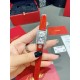 卡地亚-美国坦克-Cartier Tank Amricaine腕表,小号表款,三码合一。采用蓝宝水石晶镜面,瑞士石英机芯。原版开模,精钢表壳,八角形表冠,镶嵌一颗合成蓝色尖晶石,镀银表盘,剑形蓝钢指针,搭配原装光面折叠表扣,采用进口多色小牛皮。腕大表器优雅,深行受家青睐。表壳尺寸:34.80 x 19.00毫米。 卡地亚-美国坦克-Cartier Tank Amricaine腕表,小号表款,三码合一。采用蓝宝水石晶镜面,瑞士石英机芯。原版开模,精钢表壳,八角形表冠,镶嵌一颗合成蓝色尖晶石,镀银表盘,剑形蓝钢指针,搭配原装光面折叠表扣,采用进口多色小牛皮。腕大表器优雅,深行受家青睐。表壳尺寸:34.80 x 19.00毫米。