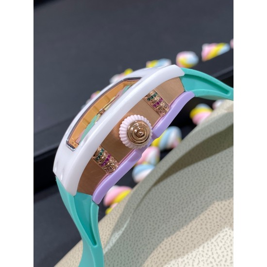 实拍 理查德米勒 RichardMille 糖果棉花糖 最新爆款 bon bon系列最稀有的作品!克服传统工艺打破模式!钟表最受尊敬的技术之一。不是所有人的嫁妆,棉花糖运动曲线和颜色,它们是诱人的。有了理查德米勒,实现了把棉花糖戴在你的手腕上!白色陶瓷加上黄粉绿搪瓷表盘,RM-07柔和的颜色创造了一个组合...甜蜜!糖果店的一次旅行,一个让人难以置信的艺术品。你会戴上它吗? 实拍 理查德米勒 RichardMille 糖果棉花糖 最新爆款 bon bon系列最稀有的作品!克服传统工艺打破模式!钟表最受尊敬的技术之一。不是所有人的嫁妆,棉花糖运动曲线和颜色,它们是诱人的。有了理查德米勒,实现了把棉花糖戴在你的手腕上!白色陶瓷加上黄粉绿搪瓷表盘,RM-07柔和的颜色创造了一个组合...甜蜜!糖果店的一次旅行,一个让人难以置信的艺术品。你会戴上它吗?