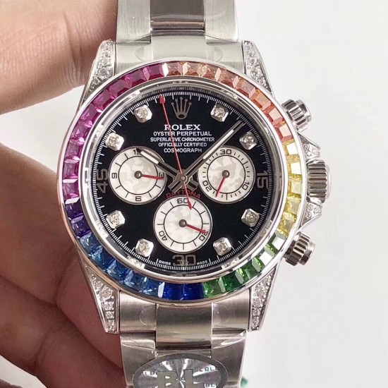 ROLEX 劳力士 彩虹拿一表难求!镶嵌根据原厂颜色渐变过渡最协调的36颗宝石进行优化处理,高度、角度一致,折射效果非常漂亮。蓝宝石透彻效果镜面,抛光打磨精湛细腻! ROLEX 劳力士 彩虹拿一表难求!镶嵌根据原厂颜色渐变过渡最协调的36颗宝石进行优化处理,高度、角度一致,折射效果非常漂亮。蓝宝石透彻效果镜面,抛光打磨精湛细腻!