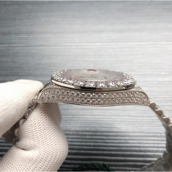 劳力士ROLEX R40 SF Factory 新款Oyster Perpetual Pearlmaster 39(蚝式恒动Pearlmaster 39)腕表,堪为宝石镶嵌腕表系列之瑰宝。 永恒黄金腕表镶嵌最珍稀的钻石,充分展现劳力士在宝石镶嵌方面的非凡技艺。品牌:Rolex劳力士系列:蚝式恒动腕表机芯:全自动机械表带:镶钻精钢表链尺寸:43.5 x 13mm材料:316精钢+蓝宝石玻璃 三杰精致推荐男士机械腕表 SJ为你精心打造超真实实物图拍摄 劳力士ROLEX R40 SF Factory 新款Oyster Perpetual Pearlmaster 39(蚝式恒动Pearlmaster 39)腕表,堪为宝石镶嵌腕表系列之瑰宝。 永恒黄金腕表镶嵌最珍稀的钻石,充分展现劳力士在宝石镶嵌方面的非凡技艺。品牌:Rolex劳力士系列:蚝式恒动腕表机芯:全自动机械表带:镶钻精钢表链尺寸:43.5 x 13mm材料:316精钢+蓝宝石玻璃 三杰精致推荐男士机械腕表 SJ为你精心打造超真实实物图拍摄