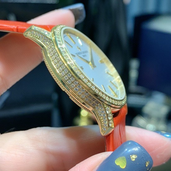 实拍2020年江诗丹顿传袭超薄系列-Vacheron Constantin 专为女神打造的,奢华时尚,采用进口316钢表壳,搭配原装进口9015机芯(0返修),天然蓝宝石玻璃镜面,直径33mm,超薄工艺7.8mm,超强防水30米,竹节纹进口小牛皮表带,一表一码。 实拍2020年江诗丹顿传袭超薄系列-Vacheron Constantin 专为女神打造的,奢华时尚,采用进口316钢表壳,搭配原装进口9015机芯(0返修),天然蓝宝石玻璃镜面,直径33mm,超薄工艺7.8mm,超强防水30米,竹节纹进口小牛皮表带,一表一码。