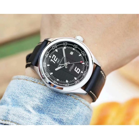品牌:万国-IWC类型:男士腕表表壳:316精钢(做工优质)表带:进口真牛皮/316精钢(两种可选)机芯:进口8215全自动机械机芯(走时稳定)玻璃:高级蓝宝石镜面(防划花)尺寸:直径41mm,厚度12mm 品牌:万国-IWC类型:男士腕表表壳:316精钢(做工优质)表带:进口真牛皮/316精钢(两种可选)机芯:进口8215全自动机械机芯(走时稳定)玻璃:高级蓝宝石镜面(防划花)尺寸:直径41mm,厚度12mm
