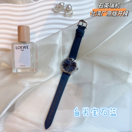 ✨✨IWC万国柏涛菲诺女表 ——昼夜与星辰✨✨,一昼一夜一更替!♥️♥️♥️日月为你转动,把星辰赠予你❤️❤️❤️昼夜显示腕表具有的象征意义,代表着时间的流逝和自然的更迭,日月星辰随时间变化,如太阳随着一天的日出逐渐升起,月亮和星星轮流出现在表盘中,展现腕表的精致和优雅所带有的浪漫色彩,让我们感受到时间的魅力和自然的力量!腕表精致简约,风格百搭,34mm的尺寸更显利落别致,精致美观,也更适合女神的纤细手腕佩戴!内部搭载石英瑞士机芯,蓝宝石玻璃,表带搭配快拆系统! ✨✨IWC万国柏涛菲诺女表 ——昼夜与星辰✨✨,一昼一夜一更替!♥️♥️♥️日月为你转动,把星辰赠予你❤️❤️❤️昼夜显示腕表具有的象征意义,代表着时间的流逝和自然的更迭,日月星辰随时间变化,如太阳随着一天的日出逐渐升起,月亮和星星轮流出现在表盘中,展现腕表的精致和优雅所带有的浪漫色彩,让我们感受到时间的魅力和自然的力量!腕表精致简约,风格百搭,34mm的尺寸更显利落别致,精致美观,也更适合女神的纤细手腕佩戴!内部搭载石英瑞士机芯,蓝宝石玻璃,表带搭配快拆系统!