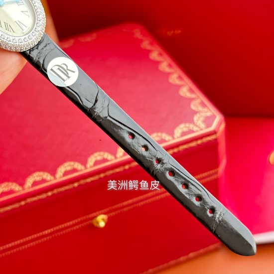 DR Factory 卡地亚Baignoire浴缸系列腕表,女神值得推荐的一款腕表!1⃣️典雅欧风浴缸形状,完美演绎卡地亚的经典美学,涌现腕表设计的焕新力量!2⃣️卡家又一经典之作浴缸系列。实物拿到手的时候大吃一惊,颜值高 !椭圆外型的感觉正是典雅欧风浴缸形状,这也太好看了吧!3⃣️Baignoire浴缸系列腕表,石英机芯。4⃣️镶嵌一颗凸圆形宝石。5⃣️镀银表盘,剑形蓝钢指针,蓝宝石水晶镜面。进口鳄鱼皮表带。6⃣️表壳尺寸:32x26毫米,厚度:8毫米 DR Factory 卡地亚Baignoire浴缸系列腕表,女神值得推荐的一款腕表!1⃣️典雅欧风浴缸形状,完美演绎卡地亚的经典美学,涌现腕表设计的焕新力量!2⃣️卡家又一经典之作浴缸系列。实物拿到手的时候大吃一惊,颜值高 !椭圆外型的感觉正是典雅欧风浴缸形状,这也太好看了吧!3⃣️Baignoire浴缸系列腕表,石英机芯。4⃣️镶嵌一颗凸圆形宝石。5⃣️镀银表盘,剑形蓝钢指针,蓝宝石水晶镜面。进口鳄鱼皮表带。6⃣️表壳尺寸:32x26毫米,厚度:8毫米