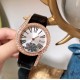 实拍 新推出黑色牛皮表带 伯爵 全新Piaget Lime light系列腕表,以其独特的造型,引领着时尚界的风潮,更是邀请到国际巨星巩俐倾情代言,必将成为伯爵品牌全新的识别69式印,瑞士石英32mm 白金电度 最好的T钻一比一品质。 实拍 新推出黑色牛皮表带 伯爵 全新Piaget Lime light系列腕表,以其独特的造型,引领着时尚界的风潮,更是邀请到国际巨星巩俐倾情代言,必将成为伯爵品牌全新的识别69式印,瑞士石英32mm 白金电度 最好的T钻一比一品质。