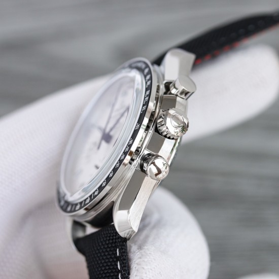 欧米茄 OMEGA 超霸系列310.32.42.50.02.001腕表(史努比奖”50周年纪念腕表），OB2 精钢表壳，蓝色氧化锆[ZrO2]陶瓷表圈，并饰以白色珐琅测速刻度，银白色表盘饰有经蓝色PVD处理的尖角形时标和指针， 密底，饰有致敬“阿波罗”13号任务及欧米茄“史努比奖”等黑色镌刻元素，定制3861型手动机械计时，42毫米。
