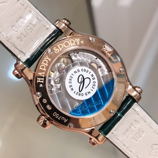 实拍 原单工厂品质 【欧洲版本全球限量款】【30mm】萧邦HAPPYDIAMONDS系列,翡翠绿来啦!都说男戴万国女戴萧邦 有金(进)有钻(赚)寓意也很好。表盘内的钻石滚珠可自由滑行转动,5钻时来运转 财运滚滚。绿色美洲鳄鱼皮 这个绿色简直不要太好看了 表盘30mm大小 一种半钢半金,一种全玫瑰金,蓝宝石三层玻璃镜面,自动上链机械机芯。 实拍 原单工厂品质 【欧洲版本全球限量款】【30mm】萧邦HAPPYDIAMONDS系列,翡翠绿来啦!都说男戴万国女戴萧邦 有金(进)有钻(赚)寓意也很好。表盘内的钻石滚珠可自由滑行转动,5钻时来运转 财运滚滚。绿色美洲鳄鱼皮 这个绿色简直不要太好看了 表盘30mm大小 一种半钢半金,一种全玫瑰金,蓝宝石三层玻璃镜面,自动上链机械机芯。