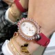 品牌:宝玑-Breguet ™️系列:珠宝系列 现推出石英版本 宝玑GJ29BB8924/5D58 雕花珍珠贝母 镶钻 女士腕表表壳电镀18K金鹅卵形表壳,外缘镶嵌24颗明亮式切割钻石和一颗日本Akoya 海水珍珠。尺寸:34.4 x 28.7毫米。表盘为玑镂刻花珍珠母贝。12点位置镶嵌宝玑铭牌。偏心小时刻度环,3点、6点、9点和12点位置设有钻石时标。宝玑经典针尖镂空式蓝钢指针。镌刻编号和Breguet隐形签名。丝缎表带,搭配折叠镶钻表扣。 品牌:宝玑-Breguet ™️系列:珠宝系列 现推出石英版本 宝玑GJ29BB8924/5D58 雕花珍珠贝母 镶钻 女士腕表表壳电镀18K金鹅卵形表壳,外缘镶嵌24颗明亮式切割钻石和一颗日本Akoya 海水珍珠。尺寸:34.4 x 28.7毫米。表盘为玑镂刻花珍珠母贝。12点位置镶嵌宝玑铭牌。偏心小时刻度环,3点、6点、9点和12点位置设有钻石时标。宝玑经典针尖镂空式蓝钢指针。镌刻编号和Breguet隐形签名。丝缎表带,搭配折叠镶钻表扣。