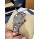 《YF出品》萧邦Happy Diamonds系列在女士腕表当中非常具有标志性,这款腕表拥有36和30毫米的腕表直径,对于大部分女士来说这个尺寸刚刚好。极具标志性的表壳设计搭配银色表盘,盘面上转动的钻石是萧邦Happy Diamonds最大的亮点设计所在。腕表搭载了自动上链机芯,能够为腕表提供42个小时的动力储存。。。YF臻品(2021新鲜上市):萧邦HAPPY DIAMONDS系列274893-5003腕表(精钢-玫瑰金-白色贝壳表盘,7颗彩色活动钻石,2892-2全自动机械,36毫米) 《YF出品》萧邦Happy Diamonds系列在女士腕表当中非常具有标志性,这款腕表拥有36和30毫米的腕表直径,对于大部分女士来说这个尺寸刚刚好。极具标志性的表壳设计搭配银色表盘,盘面上转动的钻石是萧邦Happy Diamonds最大的亮点设计所在。腕表搭载了自动上链机芯,能够为腕表提供42个小时的动力储存。。。YF臻品(2021新鲜上市):萧邦HAPPY DIAMONDS系列274893-5003腕表(精钢-玫瑰金-白色贝壳表盘,7颗彩色活动钻石,2892-2全自动机械,36毫米)