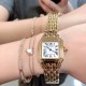 实拍 GF最强女表系列——卡地亚猎豹Panthre de Cartier。华丽而不羁,是Panthre de Cartier猎豹所传达的美学风格。它线条流畅,魅惑动人,柔软服帖于腕间,宛若在肌肤上翩翩起舞。独特的造型彰显成熟优雅、自信动人的女性形象。GF工厂以精湛技艺,原装开模,打造出与正品无异的精美流线表耳,与表壳一体成型。搭载瑞士朗达石英机芯,316L精钢壳套,尺寸:27 x 37毫米,厚度:6毫米,镀银表盘,剑形蓝钢指针,100%三度防水。搭配专柜旅行包装物料 实拍 GF最强女表系列——卡地亚猎豹Panthre de Cartier。华丽而不羁,是Panthre de Cartier猎豹所传达的美学风格。它线条流畅,魅惑动人,柔软服帖于腕间,宛若在肌肤上翩翩起舞。独特的造型彰显成熟优雅、自信动人的女性形象。GF工厂以精湛技艺,原装开模,打造出与正品无异的精美流线表耳,与表壳一体成型。搭载瑞士朗达石英机芯,316L精钢壳套,尺寸:27 x 37毫米,厚度:6毫米,镀银表盘,剑形蓝钢指针,100%三度防水。搭配专柜旅行包装物料