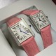实拍【精品升级版】卡地亚超薄坦克Cartier Tank Solo系列,一款百搭 性价比又高的手表 采用瑞士石英机芯,圆珠形表冠,镶嵌一颗凸圆形合成尖晶石,镀银珠光表盘,罗马数字时标,剑形蓝钢指针,蓝宝石水晶镜面,可搭配进口鳄鱼纹牛皮表带,另有多种颜色荔枝纹原版皮为你打造个性化腕间配饰,直径:小号2431mm,中号2734mm。佩戴舒适柔软服帖,上手显得高贵又典雅,很气质很女人独家货源。「认准细节,欢迎质量对比」 实拍【精品升级版】卡地亚超薄坦克Cartier Tank Solo系列,一款百搭 性价比又高的手表 采用瑞士石英机芯,圆珠形表冠,镶嵌一颗凸圆形合成尖晶石,镀银珠光表盘,罗马数字时标,剑形蓝钢指针,蓝宝石水晶镜面,可搭配进口鳄鱼纹牛皮表带,另有多种颜色荔枝纹原版皮为你打造个性化腕间配饰,直径:小号2431mm,中号2734mm。佩戴舒适柔软服帖,上手显得高贵又典雅,很气质很女人独家货源。「认准细节,欢迎质量对比」