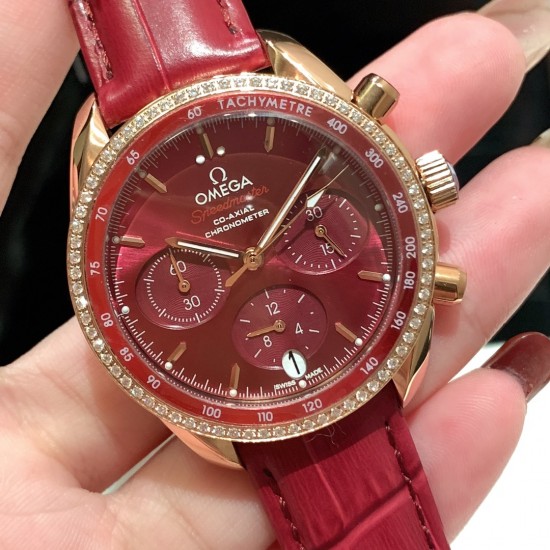 ★实拍 欧米茄-OMEGA 六针超霸系列多功能石英 女士腕表 表盘內设有横向椭圆形小表盘,6点钟位置设有垂直椭圆日历窗口。时针、分针及小秒盘的秒针均经过镀铑处理,( Omega)超霸系列以其标志性的外观设计以及精准走时的机芯品质深受消费者的喜爱。超霸系列的配色款式很多,提供给了消费者很多的选择 ★实拍 欧米茄-OMEGA 六针超霸系列多功能石英 女士腕表 表盘內设有横向椭圆形小表盘,6点钟位置设有垂直椭圆日历窗口。时针、分针及小秒盘的秒针均经过镀铑处理,( Omega)超霸系列以其标志性的外观设计以及精准走时的机芯品质深受消费者的喜爱。超霸系列的配色款式很多,提供给了消费者很多的选择