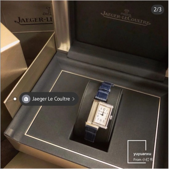 实拍 积家Jaeger Revers one一号翻转腕表 !翻转真的是好看到爆炸积家翻转系列3288420 !低调有历史底蕴!尺寸40.1*20独具一格,进口朗达机芯稳定持久,烧钢蓝指针芳泽无加,午夜蓝色的小牛皮如精灵般俏皮可爱 ,加上原装表扣独特100%的还原度。优雅的气质,精致的翻转结构,精美的做工,腕间璀璨美钻照亮倾心时刻,会让佩戴者赏心悦目,爱不释手。2020大旱望云,愿所有的美好都能如期而至。认准实拍细节!小红书爆款推荐! 实拍 积家Jaeger Revers one一号翻转腕表 !翻转真的是好看到爆炸积家翻转系列3288420 !低调有历史底蕴!尺寸40.1*20独具一格,进口朗达机芯稳定持久,烧钢蓝指针芳泽无加,午夜蓝色的小牛皮如精灵般俏皮可爱 ,加上原装表扣独特100%的还原度。优雅的气质,精致的翻转结构,精美的做工,腕间璀璨美钻照亮倾心时刻,会让佩戴者赏心悦目,爱不释手。2020大旱望云,愿所有的美好都能如期而至。认准实拍细节!小红书爆款推荐!