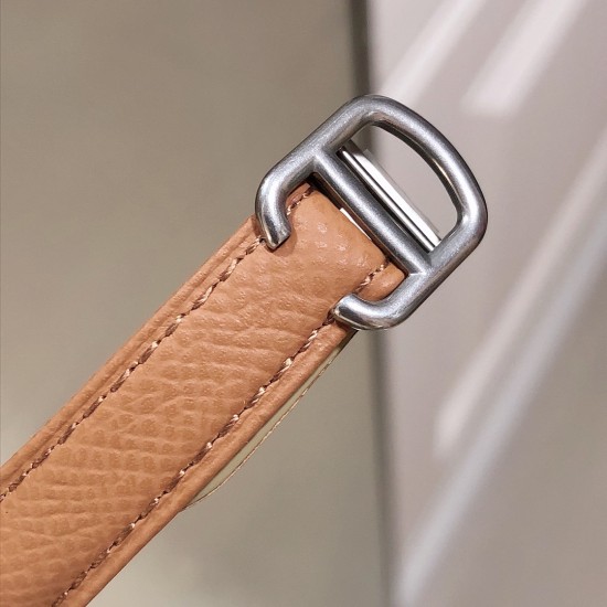 实拍卡地亚-CARTIER2020最新卡地亚法国坦克Cartier Tank Franaise系列,一款百搭性价比又高的手表 搭配全新专柜欧版风格定制的原厂表带,进口瑞士石英机芯。八角形表冠,镶嵌一颗凸圆形合成尖晶石,剑形蓝钢指针,蓝宝石水晶镜面,采用与原装一致的实心内罩,尺寸:25 x 20mm。佩戴舒适柔软服帖,上手显得高贵又典雅,很气质很女人独家货源。 实拍卡地亚-CARTIER2020最新卡地亚法国坦克Cartier Tank Franaise系列,一款百搭性价比又高的手表 搭配全新专柜欧版风格定制的原厂表带,进口瑞士石英机芯。八角形表冠,镶嵌一颗凸圆形合成尖晶石,剑形蓝钢指针,蓝宝石水晶镜面,采用与原装一致的实心内罩,尺寸:25 x 20mm。佩戴舒适柔软服帖,上手显得高贵又典雅,很气质很女人独家货源。