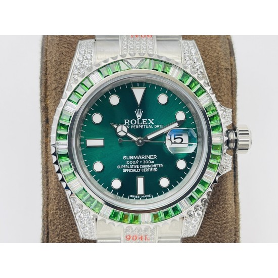 【VRS Factory2022墙裂推荐 市场最高版本】奢华大作,劳力士Rolex SUB潜航者后镶钻定制版!是奢华闪耀与永不退色的融合,更是经典潮流的不二之选!1⃣️【表壳】直径40MM。每一颗钻石/彩宝均来自奥地利(施华洛世奇原产地)经过严格的筛选,确保颜色,大小,火彩统一,专业珠宝镶嵌师精心镶嵌。2⃣️【表带】跟官网同步,904L蚝式钢完美还原坚固耐用的优良血统,效果可媲美原装。3⃣️【机芯】采用复刻界的机芯之王——搭配3135自动上旋机芯。VRS Factory匠心力作 敬请各路表友品鉴! 【VRS Factory2022墙裂推荐 市场最高版本】奢华大作,劳力士Rolex SUB潜航者后镶钻定制版!是奢华闪耀与永不退色的融合,更是经典潮流的不二之选!1⃣️【表壳】直径40MM。每一颗钻石/彩宝均来自奥地利(施华洛世奇原产地)经过严格的筛选,确保颜色,大小,火彩统一,专业珠宝镶嵌师精心镶嵌。2⃣️【表带】跟官网同步,904L蚝式钢完美还原坚固耐用的优良血统,效果可媲美原装。3⃣️【机芯】采用复刻界的机芯之王——搭配3135自动上旋机芯。VRS Factory匠心力作 敬请各路表友品鉴!