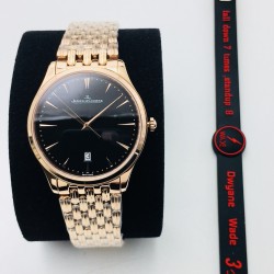 【JL Factory】新力作 市场最高版本 积家超薄大师系列腕表！风格最简洁，也最迷人，采用太阳射线纹理的银色表盘有种阳光洒下的感觉，配以三角锥形刻度非常典雅，两枚太子妃式指针运行于表盘之上，时间显示方式尽显低调华丽。腕表搭载9015机芯，直径40毫米，厚度8.3毫米，将可靠、精确、纯粹的品质和隽永的设计完美融入，成就一款无与伦比的超薄腕表！