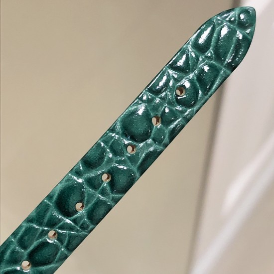 【独家美拍萧邦经邦萧邦HAPPY DIAMONDS系列快乐钻腕表】新增最新绿表盘 蓝宝石玻璃镜面 我们就是自己的神话 原厂瑞士石英机芯 镜面内7颗快乐钻自由转动 活动钻石围绕表盘回旋起舞 制作精巧的表壳玩味透明概念 chopard家标志性的Happy钻石在两片蓝宝石水晶玻璃 形成的空间内自由滑动 充分展现自由和欢快的感觉 表壳顶端与底端各缀有一圈钻石 树叶形指针 较小的同心圆为珍珠母贝质地 呈圆满的球型 两个同心圆环上皆全手工镶有钻石 七颗灵动钻石如悬空漂浮一般 细节见真知 【独家美拍萧邦经邦萧邦HAPPY DIAMONDS系列快乐钻腕表】新增最新绿表盘 蓝宝石玻璃镜面 我们就是自己的神话 原厂瑞士石英机芯 镜面内7颗快乐钻自由转动 活动钻石围绕表盘回旋起舞 制作精巧的表壳玩味透明概念 chopard家标志性的Happy钻石在两片蓝宝石水晶玻璃 形成的空间内自由滑动 充分展现自由和欢快的感觉 表壳顶端与底端各缀有一圈钻石 树叶形指针 较小的同心圆为珍珠母贝质地 呈圆满的球型 两个同心圆环上皆全手工镶有钻石 七颗灵动钻石如悬空漂浮一般 细节见真知