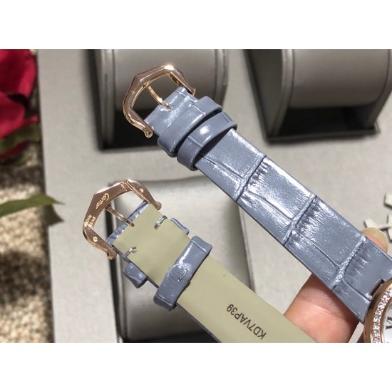 实拍 最高版本!卡地亚新款白气球系列,原版1:1开模,细节成就高端!既然蓝气球吸粉无数,那么我就做她的姐妹款!卡地亚BALLON BLANC DE CARTIER 女士腕表瑞士石英蓝宝石水晶玻璃表盘材质镀银阳光射线纹饰磨砂表盘 剑形镀金指针 表壳材质镶嵌明亮式切割圆钻 4时位置镶嵌明亮式切割圆钻 表径30毫米厚度8.40毫米。 实拍 最高版本!卡地亚新款白气球系列,原版1:1开模,细节成就高端!既然蓝气球吸粉无数,那么我就做她的姐妹款!卡地亚BALLON BLANC DE CARTIER 女士腕表瑞士石英蓝宝石水晶玻璃表盘材质镀银阳光射线纹饰磨砂表盘 剑形镀金指针 表壳材质镶嵌明亮式切割圆钻 4时位置镶嵌明亮式切割圆钻 表径30毫米厚度8.40毫米。