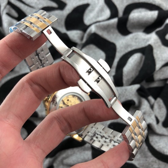 实物拍摄品牌：百达翡丽-PATEK PHILPPE 类型：[酷]男士腕表表壳：316精钢（做工优质）表带：进口小牛皮/316精钢(两种可选)机芯：高级定制全自动机械机芯(走时稳定)材料：高级强化镀膜镜面尺寸：直径40mm 厚度12.5mm